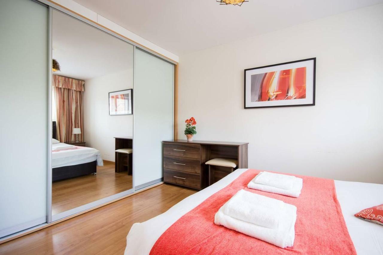 Spacious House, Sleeps 7 people Reading Exterior foto